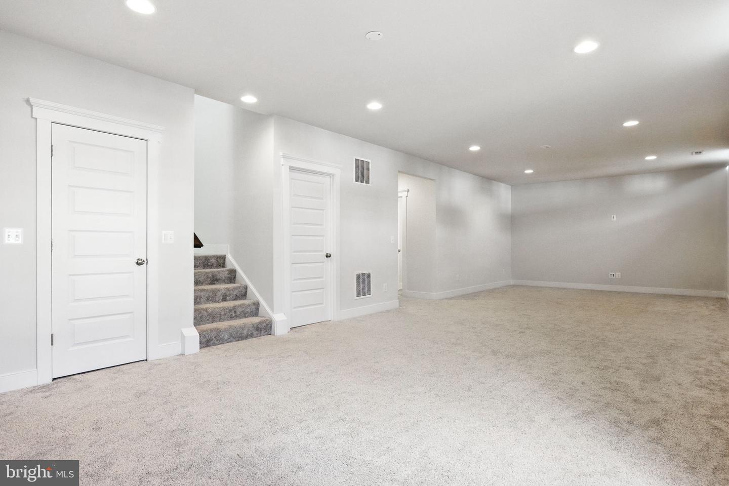 17968 RIDGEWOOD PL, ROUND HILL, Virginia 20141, 4 Bedrooms Bedrooms, 18 Rooms Rooms,4 BathroomsBathrooms,Residential,For sale,17968 RIDGEWOOD PL,VALO2104472 MLS # VALO2104472