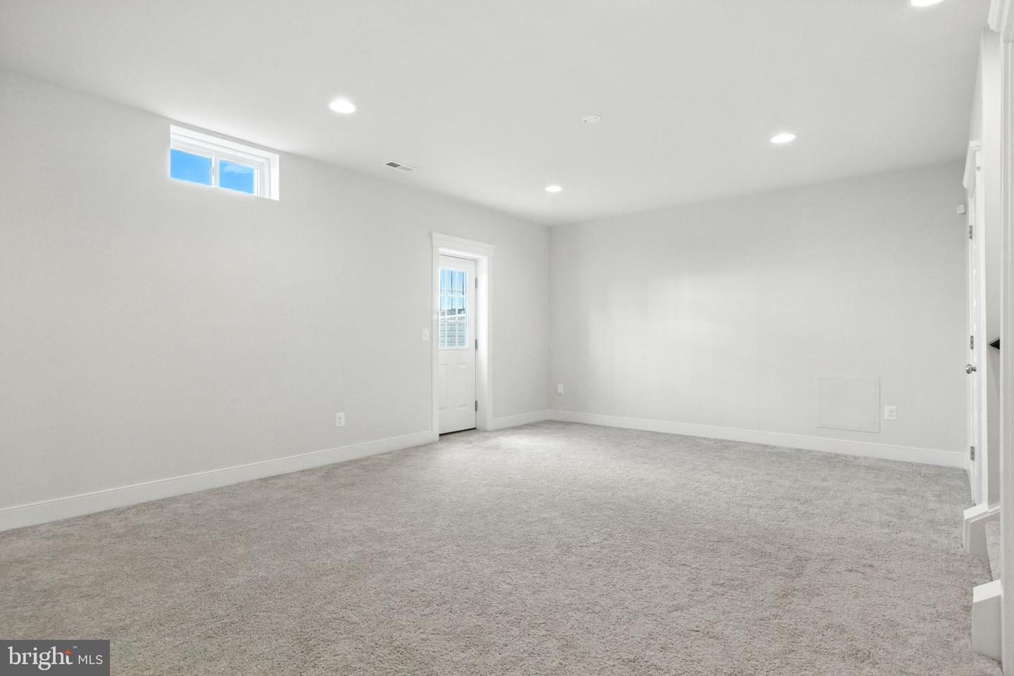 17968 RIDGEWOOD PL, ROUND HILL, Virginia 20141, 4 Bedrooms Bedrooms, 18 Rooms Rooms,4 BathroomsBathrooms,Residential,For sale,17968 RIDGEWOOD PL,VALO2104472 MLS # VALO2104472