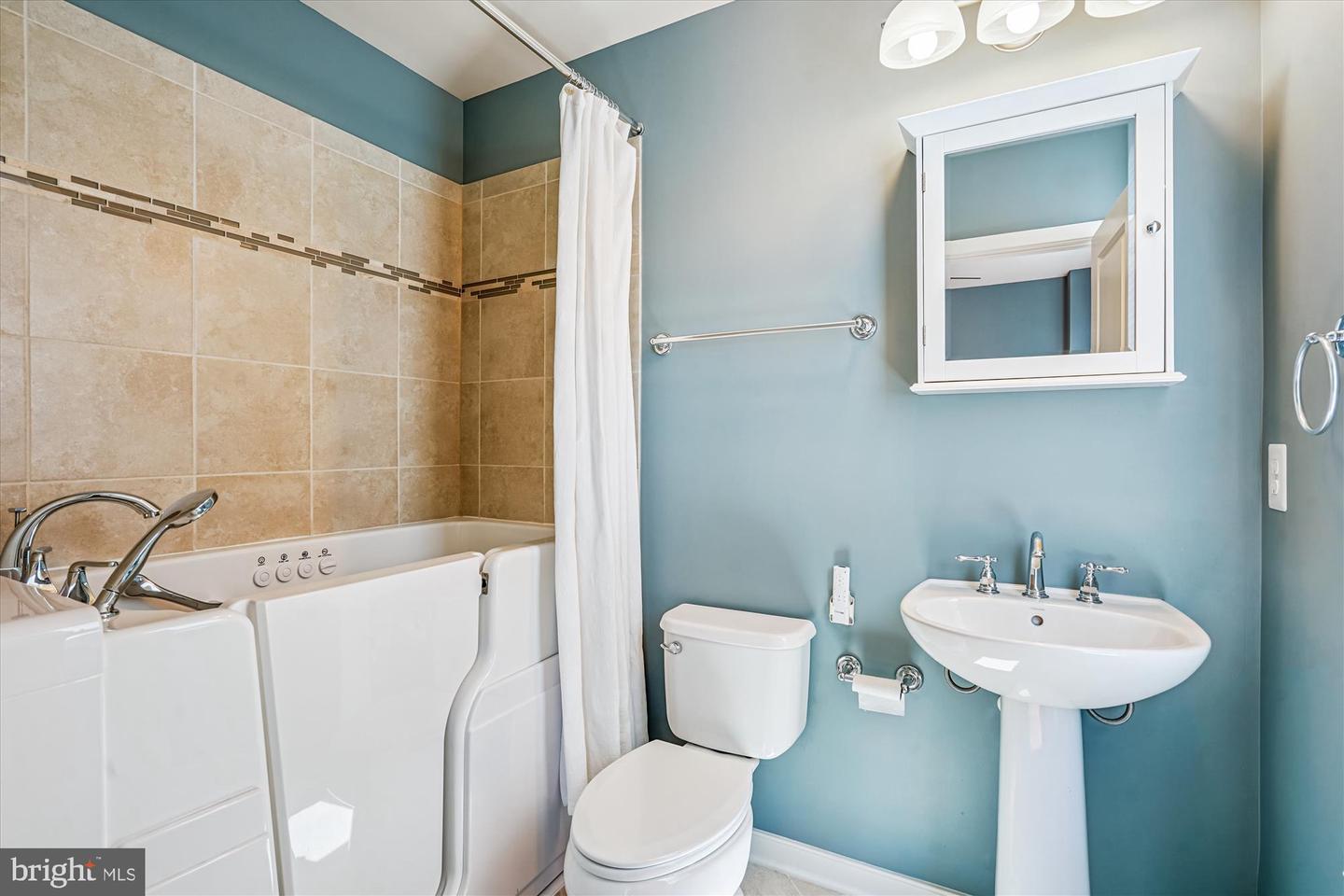 2942 PENNY LN, FAIRFAX, Virginia 22031, 3 Bedrooms Bedrooms, 12 Rooms Rooms,3 BathroomsBathrooms,Residential,For sale,2942 PENNY LN,VAFX2261128 MLS # VAFX2261128