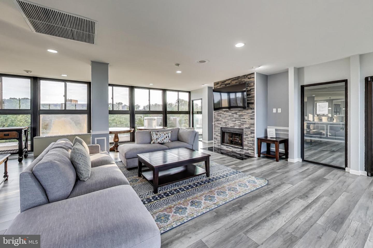 600 ROOSEVELT BLVD #407, FALLS CHURCH, Virginia 22044, 1 Bedroom Bedrooms, ,1 BathroomBathrooms,Residential,For sale,600 ROOSEVELT BLVD #407,VAFA2003208 MLS # VAFA2003208