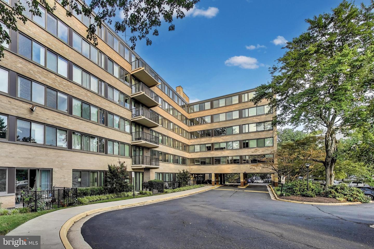 600 ROOSEVELT BLVD #407, FALLS CHURCH, Virginia 22044, 1 Bedroom Bedrooms, ,1 BathroomBathrooms,Residential,For sale,600 ROOSEVELT BLVD #407,VAFA2003208 MLS # VAFA2003208