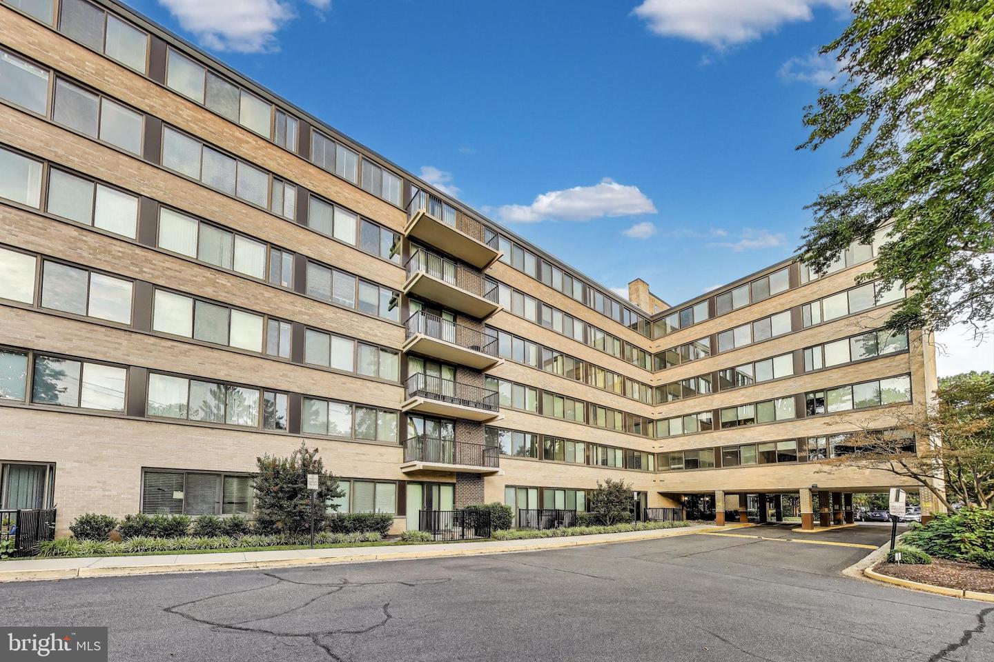 600 ROOSEVELT BLVD #407, FALLS CHURCH, Virginia 22044, 1 Bedroom Bedrooms, ,1 BathroomBathrooms,Residential,For sale,600 ROOSEVELT BLVD #407,VAFA2003208 MLS # VAFA2003208