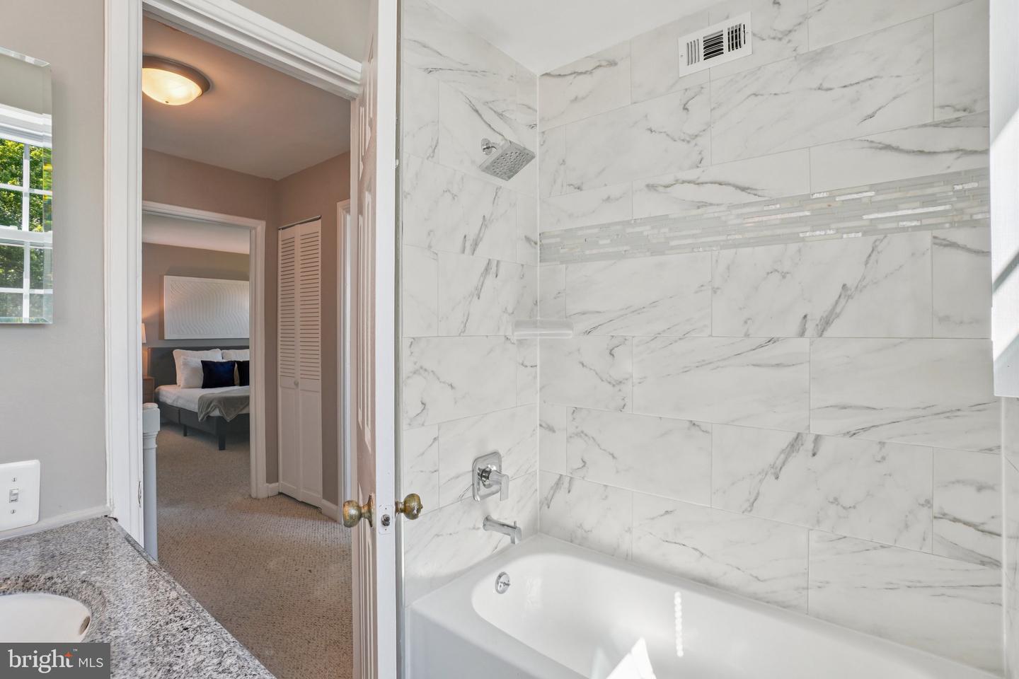 4819 28TH ST S #B, ARLINGTON, Virginia 22206, 3 Bedrooms Bedrooms, ,2 BathroomsBathrooms,Residential,For sale,4819 28TH ST S #B,VAAR2062270 MLS # VAAR2062270
