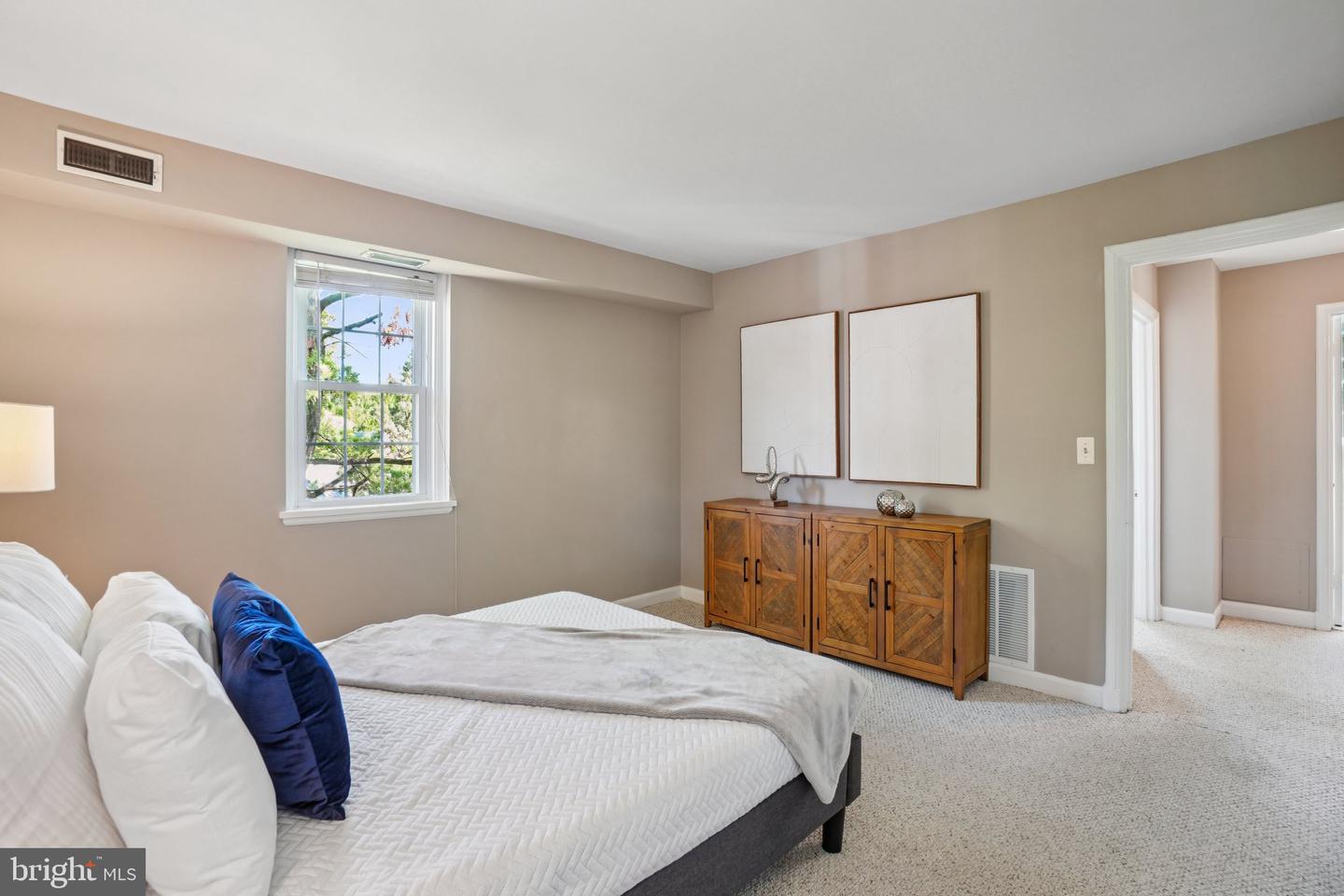 4819 28TH ST S #B, ARLINGTON, Virginia 22206, 3 Bedrooms Bedrooms, ,2 BathroomsBathrooms,Residential,For sale,4819 28TH ST S #B,VAAR2062270 MLS # VAAR2062270