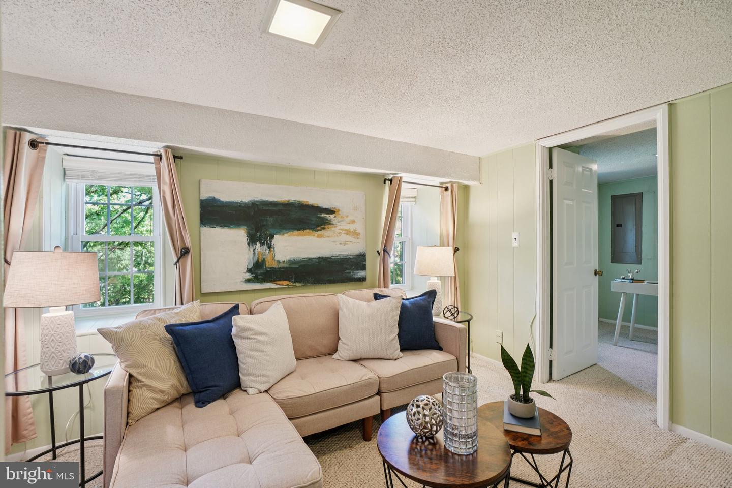 4819 28TH ST S #B, ARLINGTON, Virginia 22206, 3 Bedrooms Bedrooms, ,2 BathroomsBathrooms,Residential,For sale,4819 28TH ST S #B,VAAR2062270 MLS # VAAR2062270
