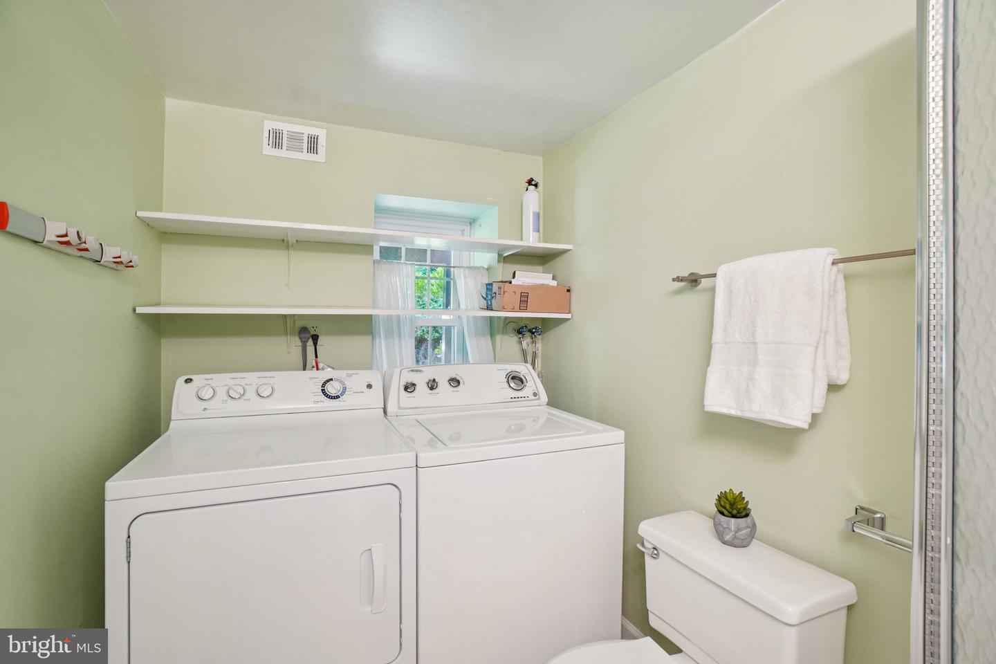 4819 28TH ST S #B, ARLINGTON, Virginia 22206, 3 Bedrooms Bedrooms, ,2 BathroomsBathrooms,Residential,For sale,4819 28TH ST S #B,VAAR2062270 MLS # VAAR2062270