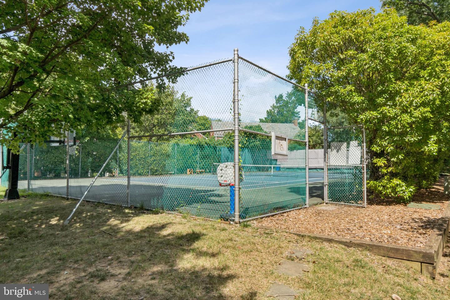 4819 28TH ST S #B, ARLINGTON, Virginia 22206, 3 Bedrooms Bedrooms, ,2 BathroomsBathrooms,Residential,For sale,4819 28TH ST S #B,VAAR2062270 MLS # VAAR2062270