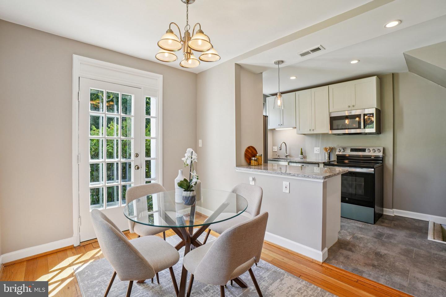 4819 28TH ST S #B, ARLINGTON, Virginia 22206, 3 Bedrooms Bedrooms, ,2 BathroomsBathrooms,Residential,For sale,4819 28TH ST S #B,VAAR2062270 MLS # VAAR2062270