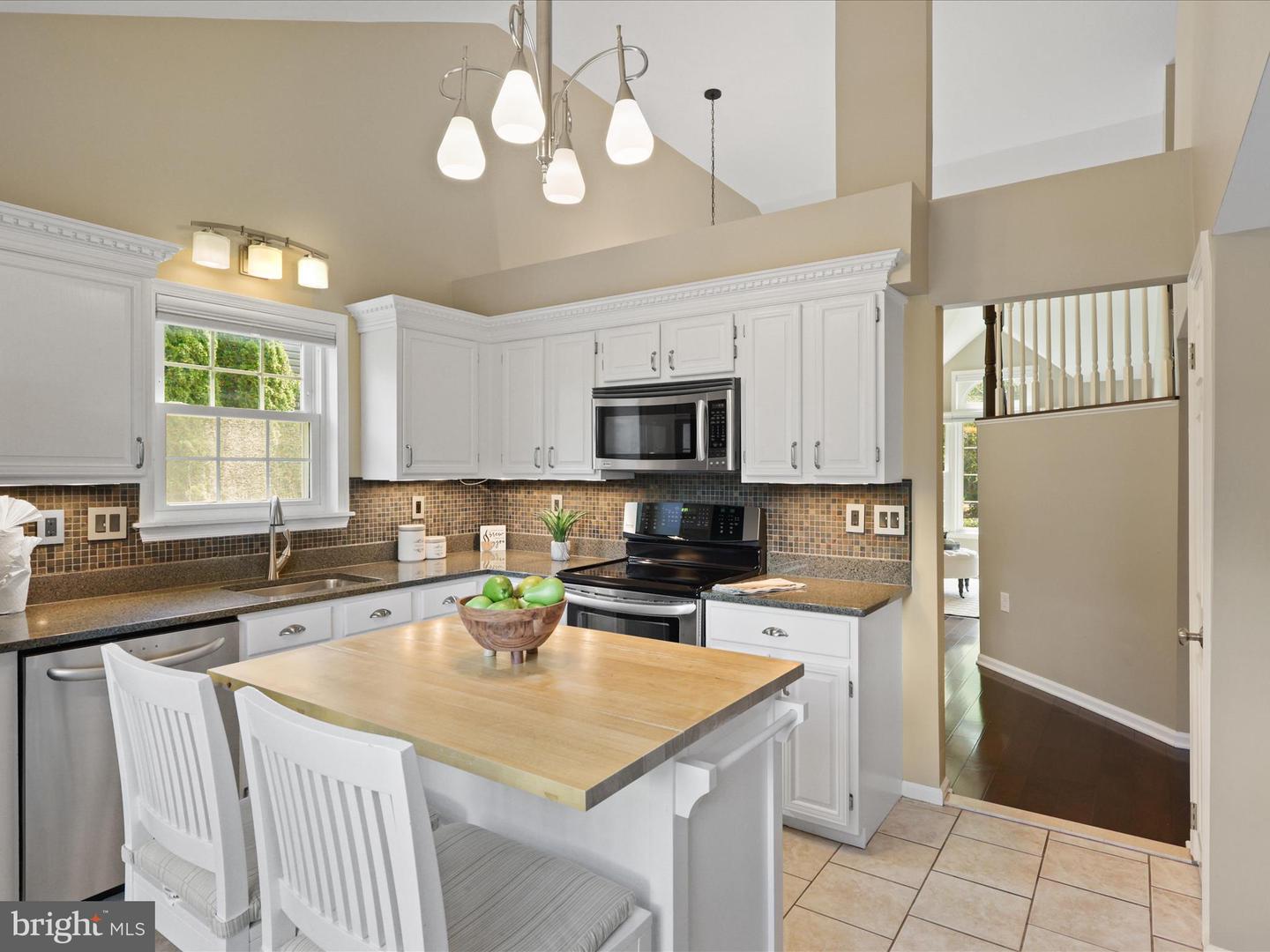 13250 STONE HEATHER, HERNDON, Virginia 20171, 3 Bedrooms Bedrooms, 7 Rooms Rooms,2 BathroomsBathrooms,Residential,For sale,13250 STONE HEATHER,VAFX2262004 MLS # VAFX2262004