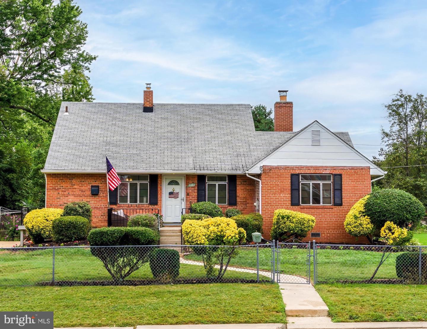 7224 ROOSEVELT AVE, FALLS CHURCH, Virginia 22042, 4 Bedrooms Bedrooms, ,1 BathroomBathrooms,Residential,For sale,7224 ROOSEVELT AVE,VAFX2262020 MLS # VAFX2262020