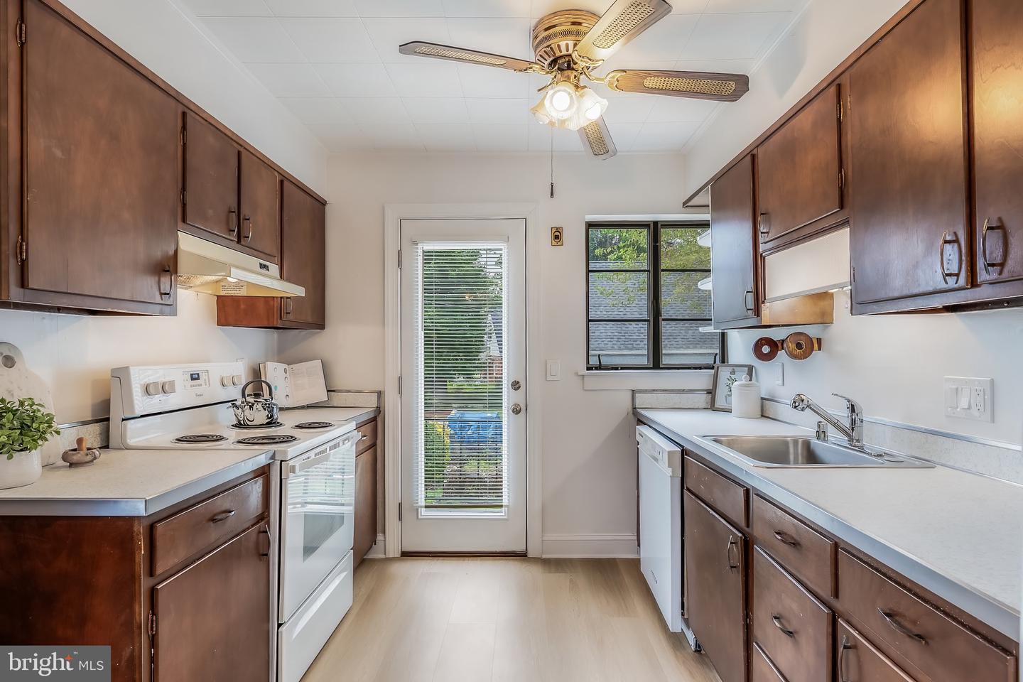 7224 ROOSEVELT AVE, FALLS CHURCH, Virginia 22042, 4 Bedrooms Bedrooms, ,1 BathroomBathrooms,Residential,For sale,7224 ROOSEVELT AVE,VAFX2262020 MLS # VAFX2262020