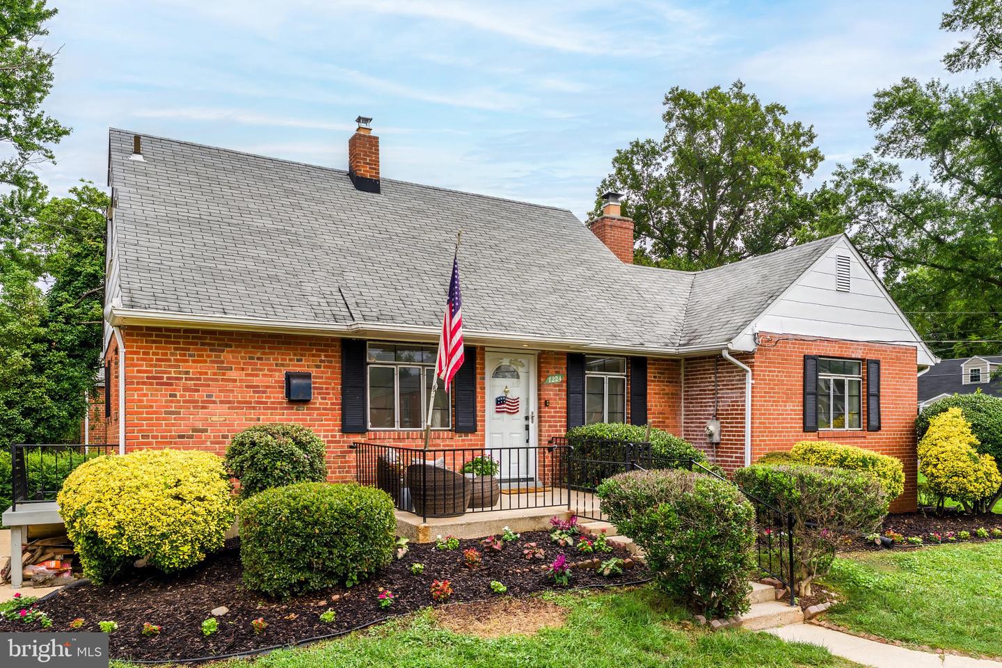 7224 ROOSEVELT AVE, FALLS CHURCH, Virginia 22042, 4 Bedrooms Bedrooms, ,1 BathroomBathrooms,Residential,For sale,7224 ROOSEVELT AVE,VAFX2262020 MLS # VAFX2262020