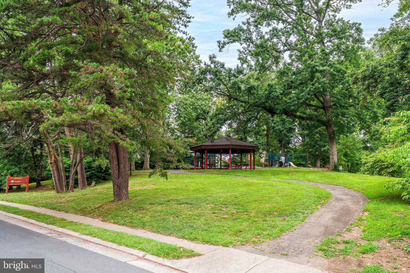 7224 ROOSEVELT AVE, FALLS CHURCH, Virginia 22042, 4 Bedrooms Bedrooms, ,1 BathroomBathrooms,Residential,For sale,7224 ROOSEVELT AVE,VAFX2262020 MLS # VAFX2262020