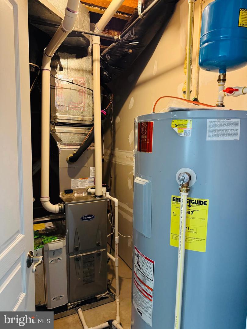 16660 BOLLING BROOK CT, WOODBRIDGE, Virginia 22191, 3 Bedrooms Bedrooms, ,3 BathroomsBathrooms,Residential,For sale,16660 BOLLING BROOK CT,VAPW2102052 MLS # VAPW2102052