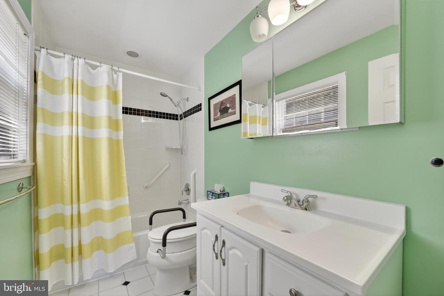 7901 CANDLEWOOD DR, ALEXANDRIA, Virginia 22306, 3 Bedrooms Bedrooms, ,2 BathroomsBathrooms,Residential,For sale,7901 CANDLEWOOD DR,VAFX2262530 MLS # VAFX2262530