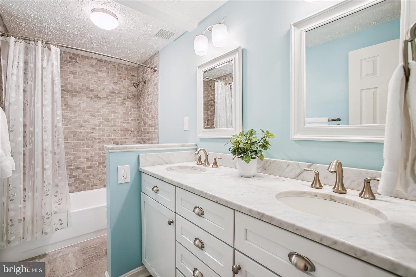 15304 IRIS LN, DUMFRIES, Virginia 22025, 5 Bedrooms Bedrooms, ,2 BathroomsBathrooms,Residential,For sale,15304 IRIS LN,VAPW2102132 MLS # VAPW2102132