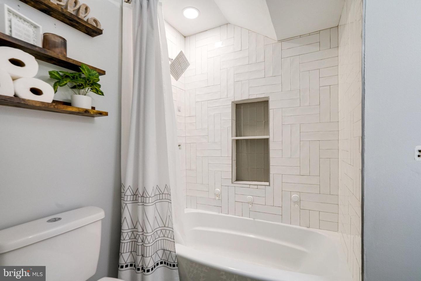 5904 ATTEENTEE RD, SPRINGFIELD, Virginia 22150, 4 Bedrooms Bedrooms, ,3 BathroomsBathrooms,Residential,For sale,5904 ATTEENTEE RD,VAFX2262654 MLS # VAFX2262654