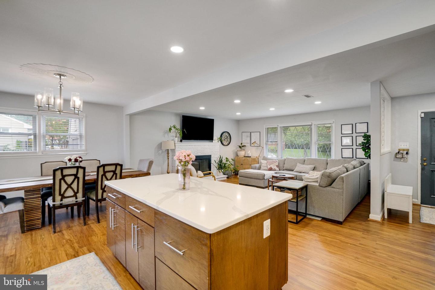 5904 ATTEENTEE RD, SPRINGFIELD, Virginia 22150, 4 Bedrooms Bedrooms, ,3 BathroomsBathrooms,Residential,For sale,5904 ATTEENTEE RD,VAFX2262654 MLS # VAFX2262654