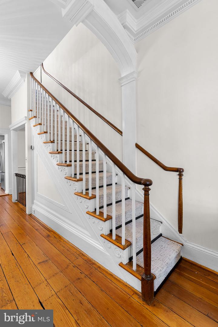 123 DUKE ST, ALEXANDRIA, Virginia 22314, 3 Bedrooms Bedrooms, 12 Rooms Rooms,2 BathroomsBathrooms,Residential,For sale,123 DUKE ST,VAAX2048842 MLS # VAAX2048842
