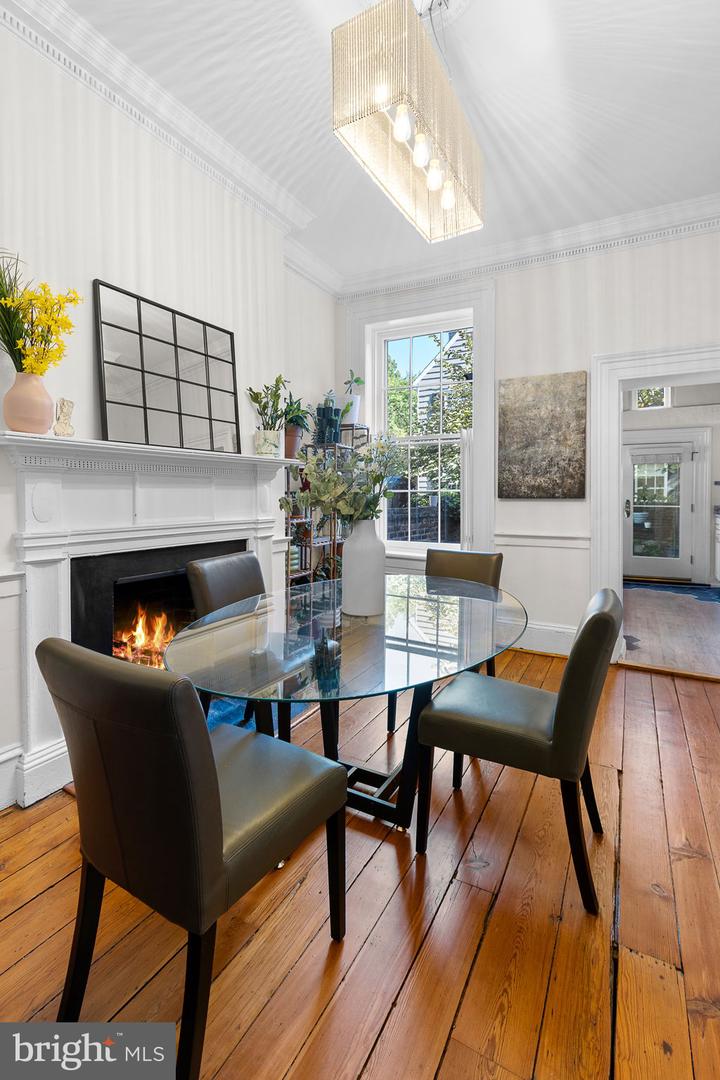 123 DUKE ST, ALEXANDRIA, Virginia 22314, 3 Bedrooms Bedrooms, 12 Rooms Rooms,2 BathroomsBathrooms,Residential,For sale,123 DUKE ST,VAAX2048842 MLS # VAAX2048842