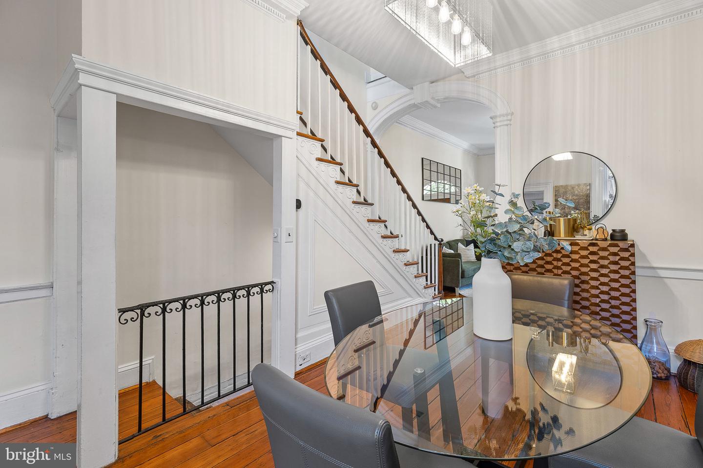 123 DUKE ST, ALEXANDRIA, Virginia 22314, 3 Bedrooms Bedrooms, 12 Rooms Rooms,2 BathroomsBathrooms,Residential,For sale,123 DUKE ST,VAAX2048842 MLS # VAAX2048842