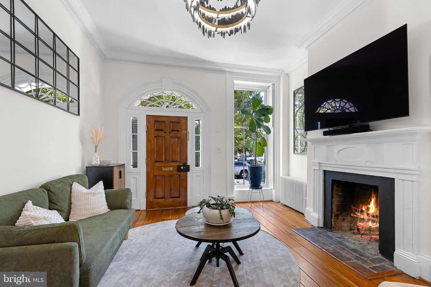 123 DUKE ST, ALEXANDRIA, Virginia 22314, 3 Bedrooms Bedrooms, 12 Rooms Rooms,2 BathroomsBathrooms,Residential,For sale,123 DUKE ST,VAAX2048842 MLS # VAAX2048842