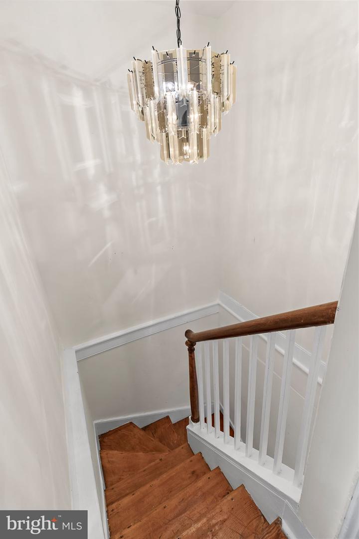 123 DUKE ST, ALEXANDRIA, Virginia 22314, 3 Bedrooms Bedrooms, 12 Rooms Rooms,2 BathroomsBathrooms,Residential,For sale,123 DUKE ST,VAAX2048842 MLS # VAAX2048842