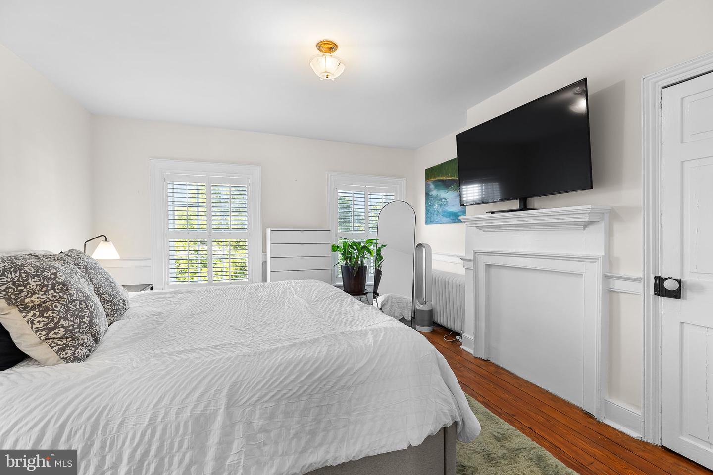 123 DUKE ST, ALEXANDRIA, Virginia 22314, 3 Bedrooms Bedrooms, 12 Rooms Rooms,2 BathroomsBathrooms,Residential,For sale,123 DUKE ST,VAAX2048842 MLS # VAAX2048842
