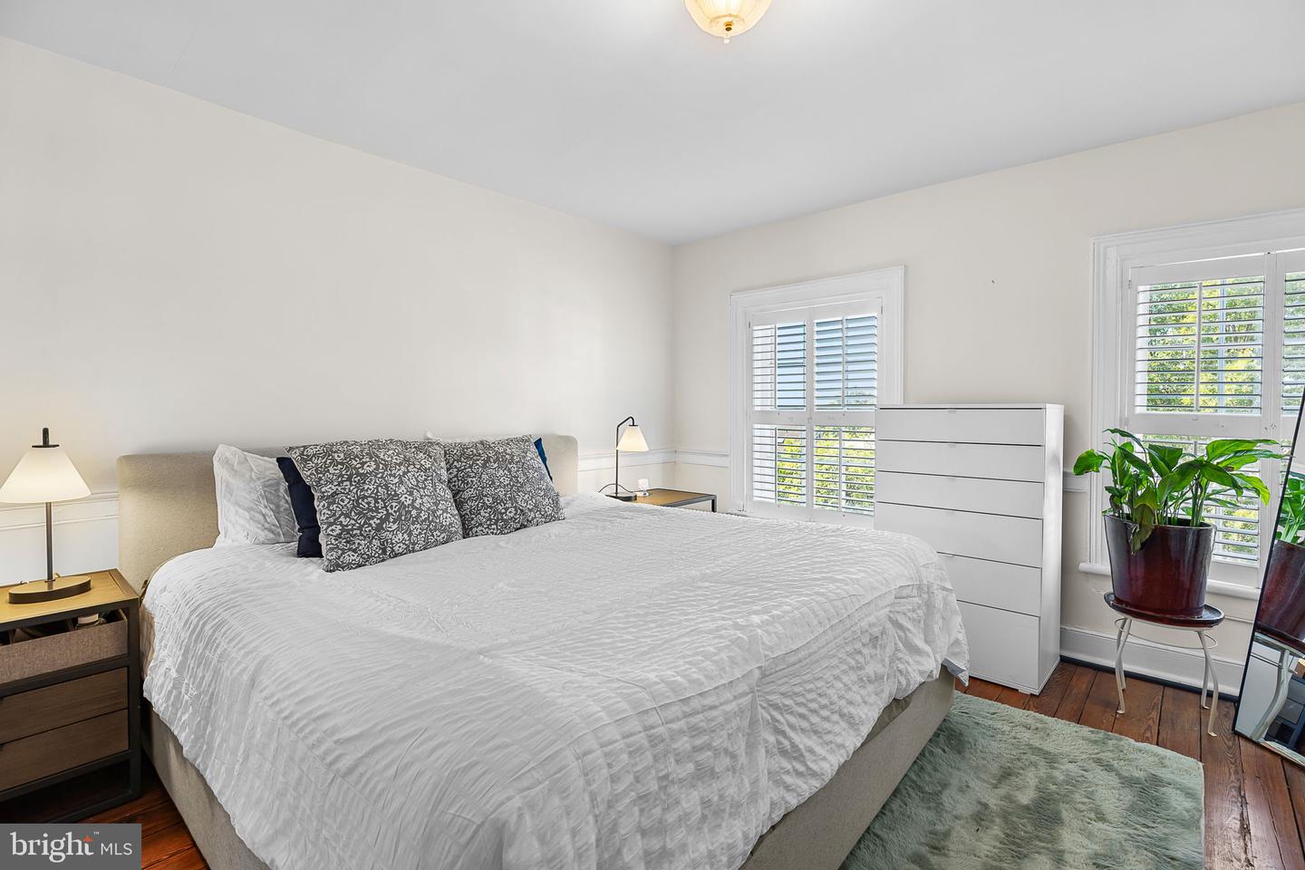 123 DUKE ST, ALEXANDRIA, Virginia 22314, 3 Bedrooms Bedrooms, 12 Rooms Rooms,2 BathroomsBathrooms,Residential,For sale,123 DUKE ST,VAAX2048842 MLS # VAAX2048842