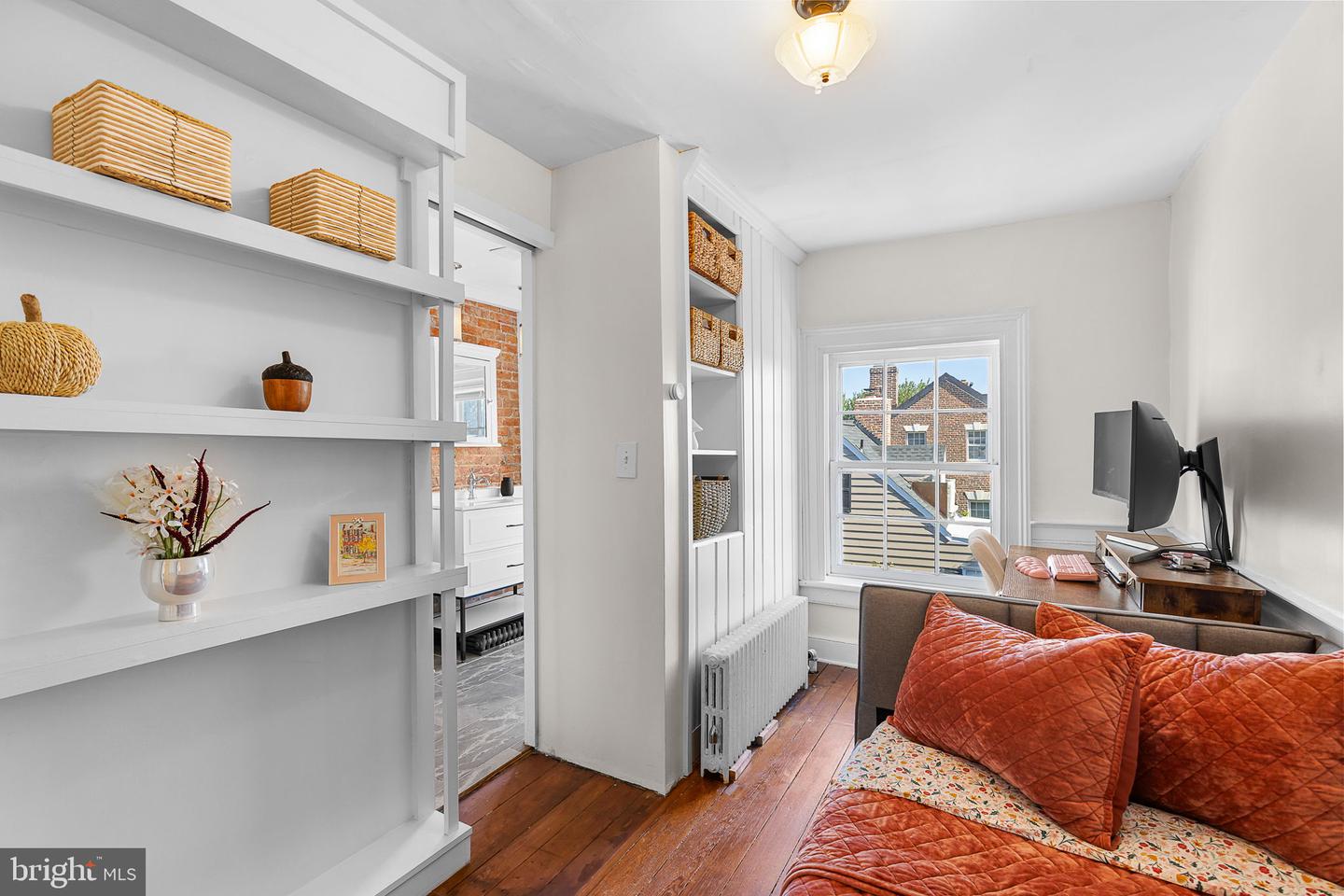 123 DUKE ST, ALEXANDRIA, Virginia 22314, 3 Bedrooms Bedrooms, 12 Rooms Rooms,2 BathroomsBathrooms,Residential,For sale,123 DUKE ST,VAAX2048842 MLS # VAAX2048842