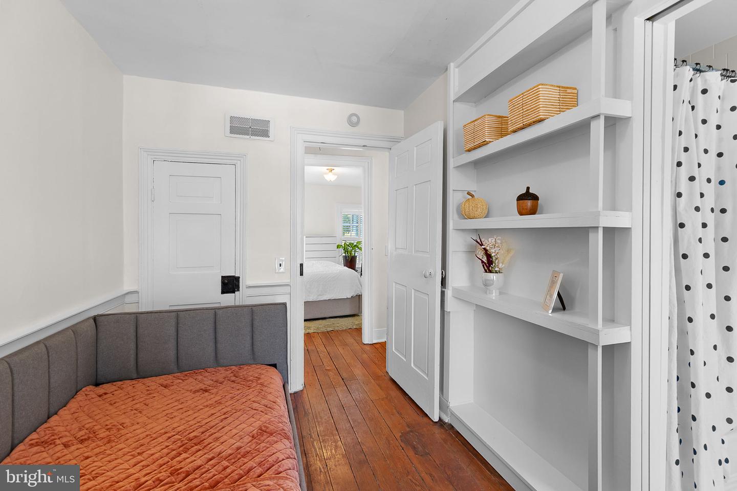 123 DUKE ST, ALEXANDRIA, Virginia 22314, 3 Bedrooms Bedrooms, 12 Rooms Rooms,2 BathroomsBathrooms,Residential,For sale,123 DUKE ST,VAAX2048842 MLS # VAAX2048842