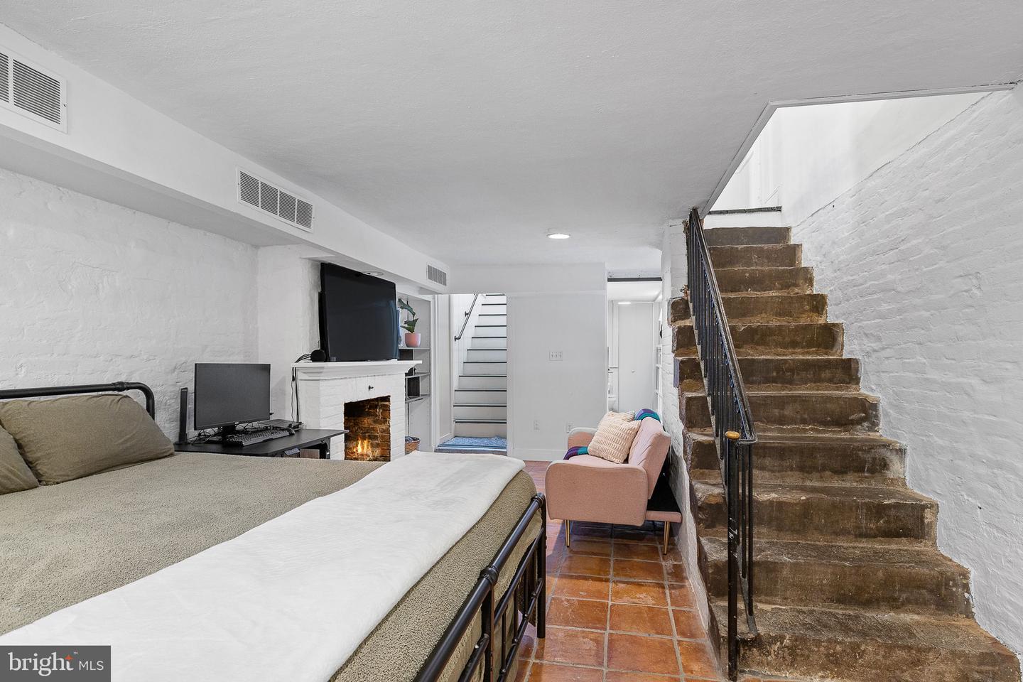 123 DUKE ST, ALEXANDRIA, Virginia 22314, 3 Bedrooms Bedrooms, 12 Rooms Rooms,2 BathroomsBathrooms,Residential,For sale,123 DUKE ST,VAAX2048842 MLS # VAAX2048842