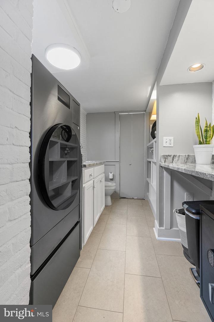 123 DUKE ST, ALEXANDRIA, Virginia 22314, 3 Bedrooms Bedrooms, 12 Rooms Rooms,2 BathroomsBathrooms,Residential,For sale,123 DUKE ST,VAAX2048842 MLS # VAAX2048842