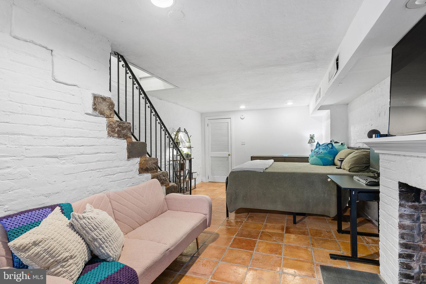 123 DUKE ST, ALEXANDRIA, Virginia 22314, 3 Bedrooms Bedrooms, 12 Rooms Rooms,2 BathroomsBathrooms,Residential,For sale,123 DUKE ST,VAAX2048842 MLS # VAAX2048842