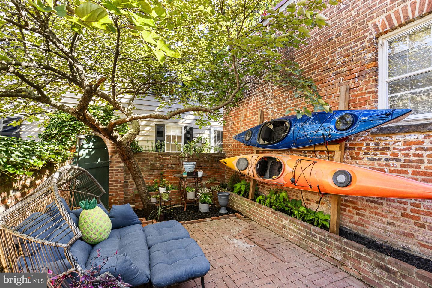 123 DUKE ST, ALEXANDRIA, Virginia 22314, 3 Bedrooms Bedrooms, 12 Rooms Rooms,2 BathroomsBathrooms,Residential,For sale,123 DUKE ST,VAAX2048842 MLS # VAAX2048842