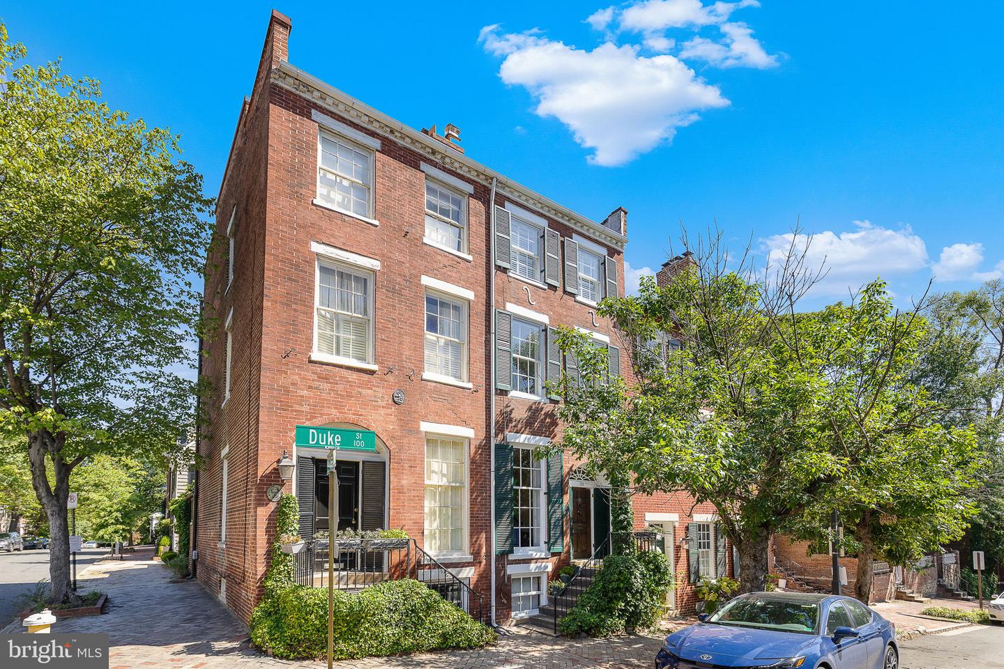 123 DUKE ST, ALEXANDRIA, Virginia 22314, 3 Bedrooms Bedrooms, 12 Rooms Rooms,2 BathroomsBathrooms,Residential,For sale,123 DUKE ST,VAAX2048842 MLS # VAAX2048842