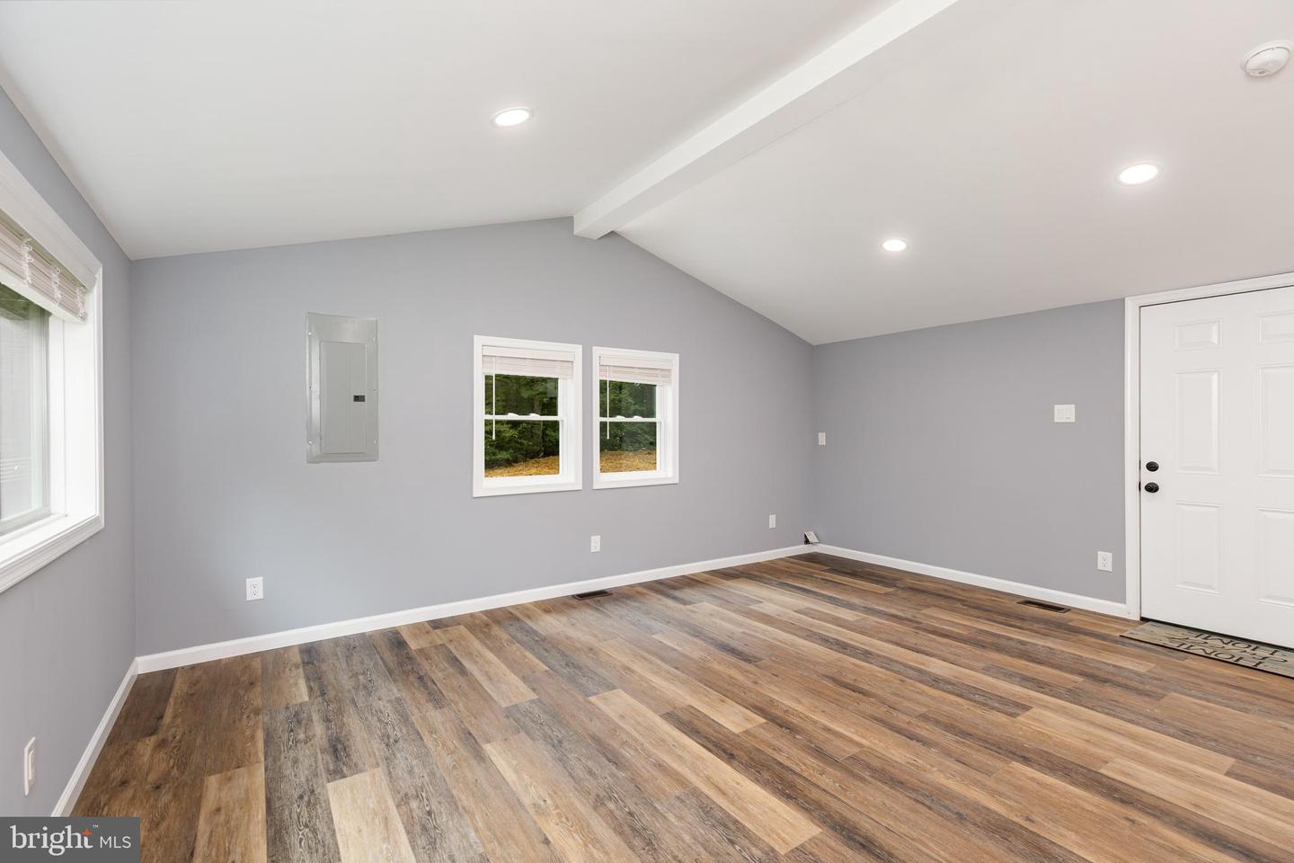 123 HOLLY DR, STAFFORD, Virginia 22556, 4 Rooms Rooms,1 BathroomBathrooms,Residential,For sale,123 HOLLY DR,VAST2042040 MLS # VAST2042040