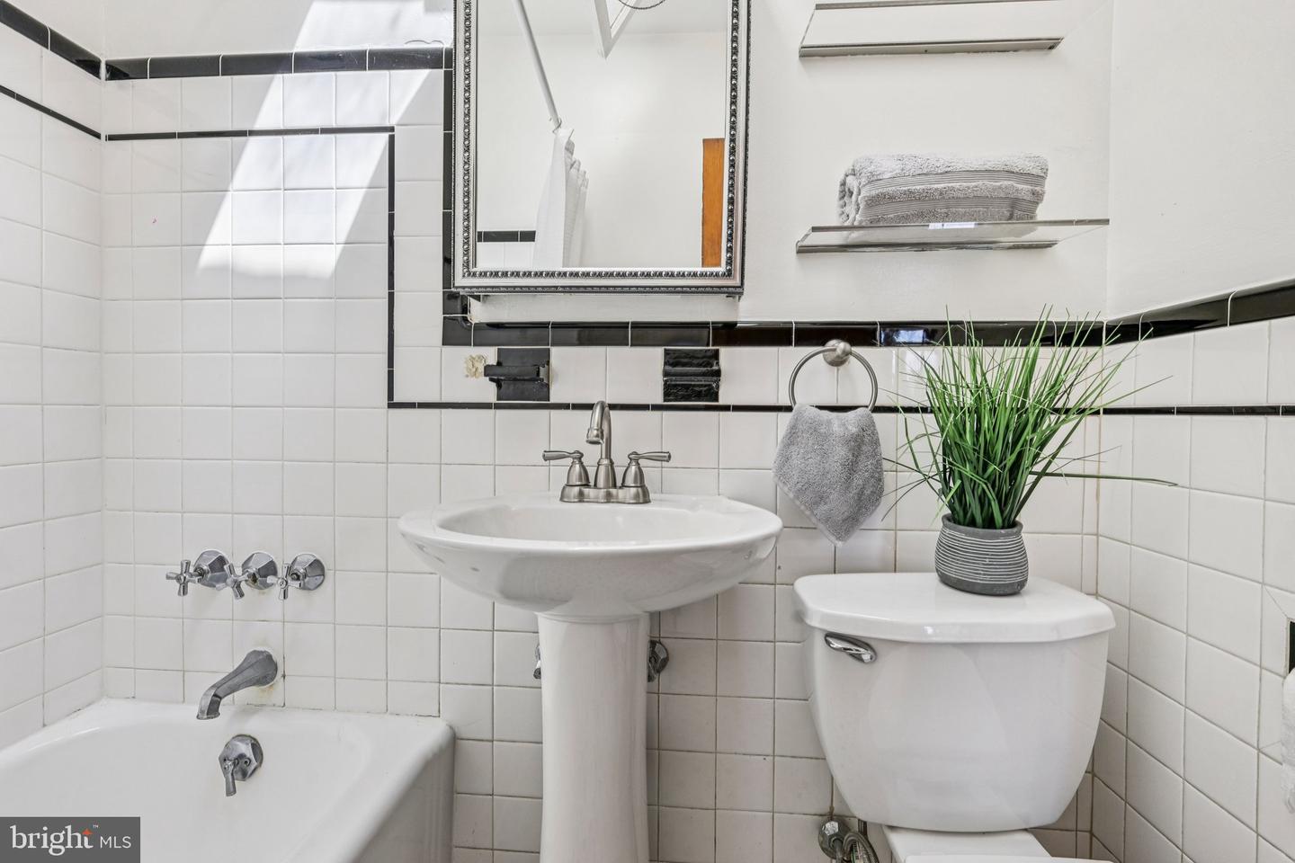 2008 C ST NE, WASHINGTON, District Of Columbia 20002, 3 Bedrooms Bedrooms, ,1 BathroomBathrooms,Residential,For sale,2008 C ST NE,DCDC2216356 MLS # DCDC2216356