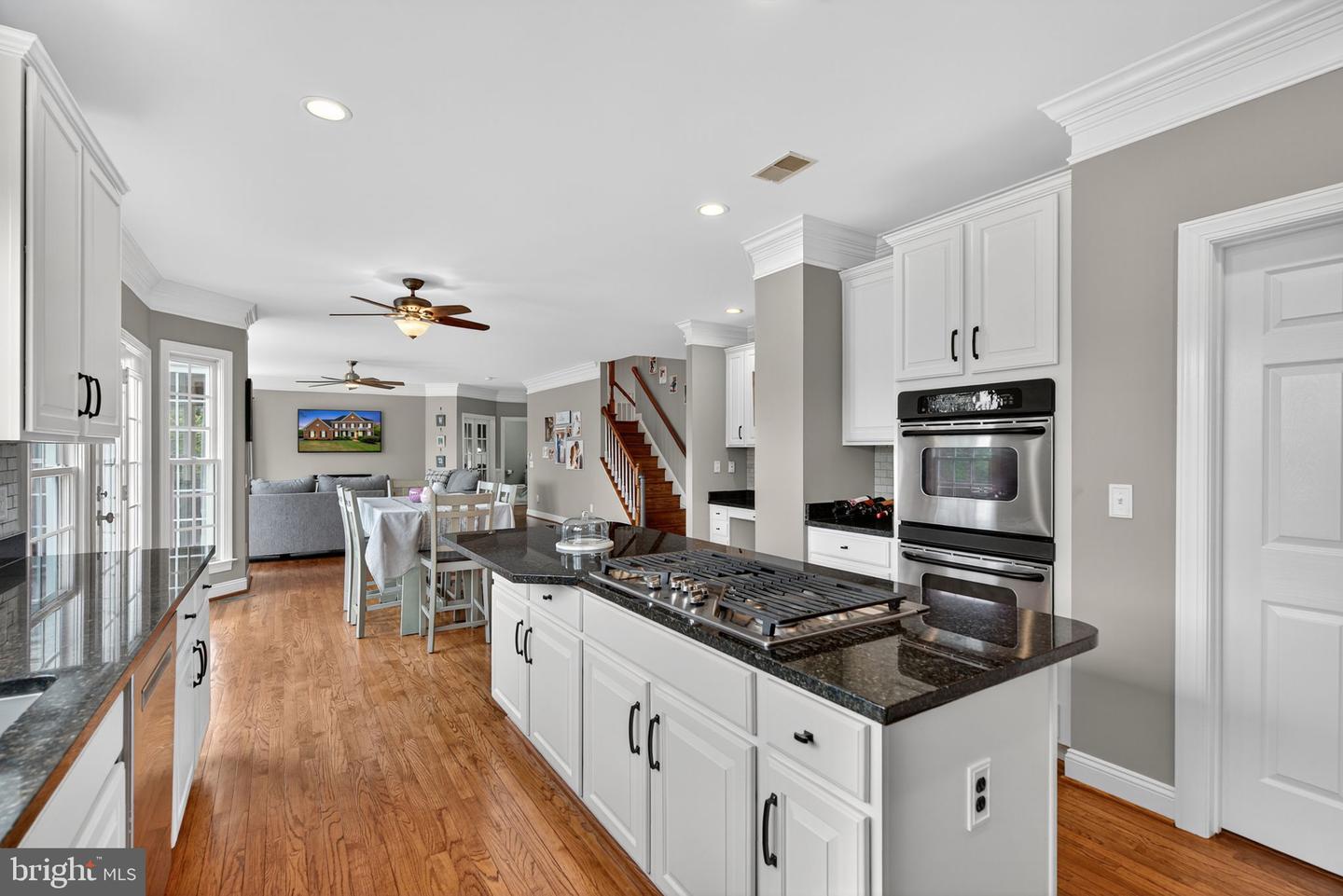13630 CHESTNUT RIDGE CT, HAYMARKET, Virginia 20169, 5 Bedrooms Bedrooms, ,4 BathroomsBathrooms,Residential,For sale,13630 CHESTNUT RIDGE CT,VAPW2102286 MLS # VAPW2102286