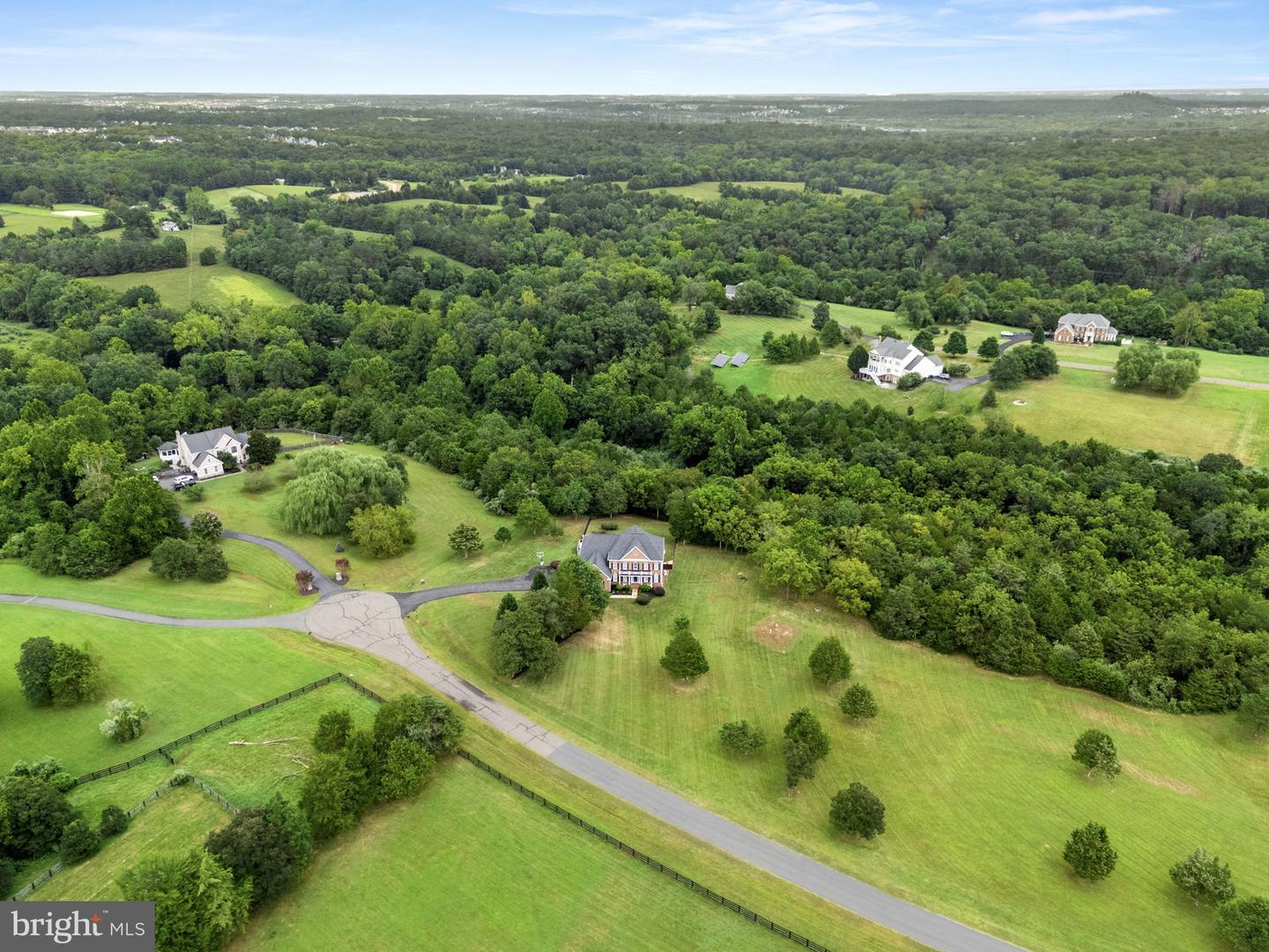 13630 CHESTNUT RIDGE CT, HAYMARKET, Virginia 20169, 5 Bedrooms Bedrooms, ,4 BathroomsBathrooms,Residential,For sale,13630 CHESTNUT RIDGE CT,VAPW2102286 MLS # VAPW2102286