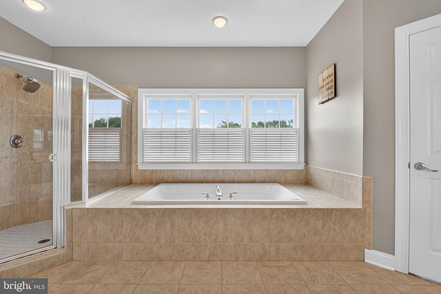 13630 CHESTNUT RIDGE CT, HAYMARKET, Virginia 20169, 5 Bedrooms Bedrooms, ,4 BathroomsBathrooms,Residential,For sale,13630 CHESTNUT RIDGE CT,VAPW2102286 MLS # VAPW2102286