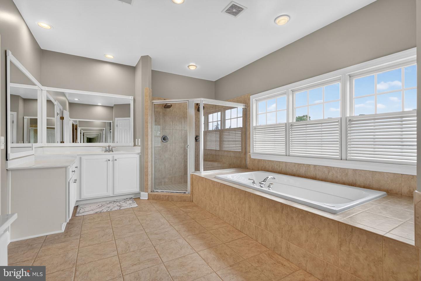 13630 CHESTNUT RIDGE CT, HAYMARKET, Virginia 20169, 5 Bedrooms Bedrooms, ,4 BathroomsBathrooms,Residential,For sale,13630 CHESTNUT RIDGE CT,VAPW2102286 MLS # VAPW2102286