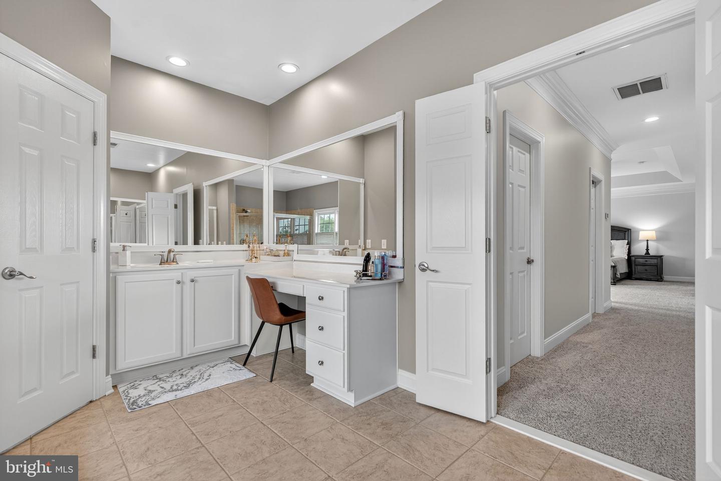 13630 CHESTNUT RIDGE CT, HAYMARKET, Virginia 20169, 5 Bedrooms Bedrooms, ,4 BathroomsBathrooms,Residential,For sale,13630 CHESTNUT RIDGE CT,VAPW2102286 MLS # VAPW2102286