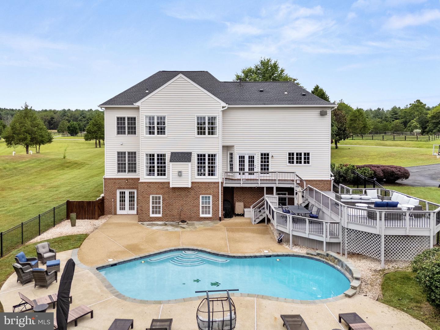 13630 CHESTNUT RIDGE CT, HAYMARKET, Virginia 20169, 5 Bedrooms Bedrooms, ,4 BathroomsBathrooms,Residential,For sale,13630 CHESTNUT RIDGE CT,VAPW2102286 MLS # VAPW2102286