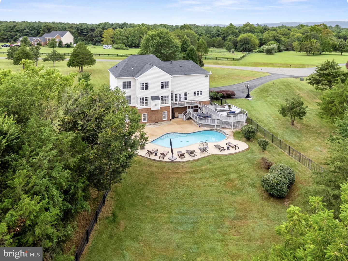 13630 CHESTNUT RIDGE CT, HAYMARKET, Virginia 20169, 5 Bedrooms Bedrooms, ,4 BathroomsBathrooms,Residential,For sale,13630 CHESTNUT RIDGE CT,VAPW2102286 MLS # VAPW2102286
