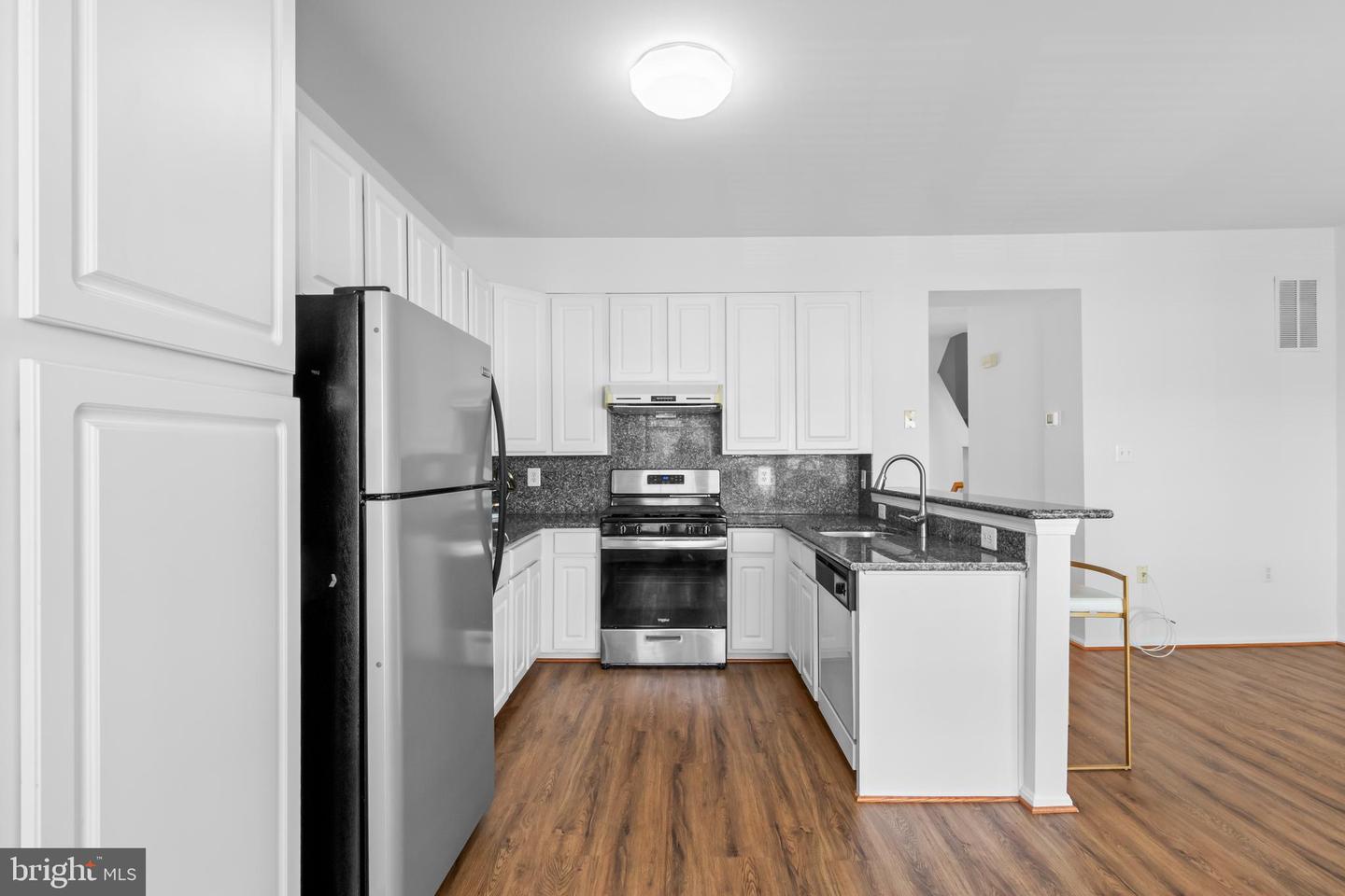 4081 FOUNTAINSIDE LN, FAIRFAX, Virginia 22030, 3 Bedrooms Bedrooms, ,2 BathroomsBathrooms,Residential,For sale,4081 FOUNTAINSIDE LN,VAFX2262922 MLS # VAFX2262922