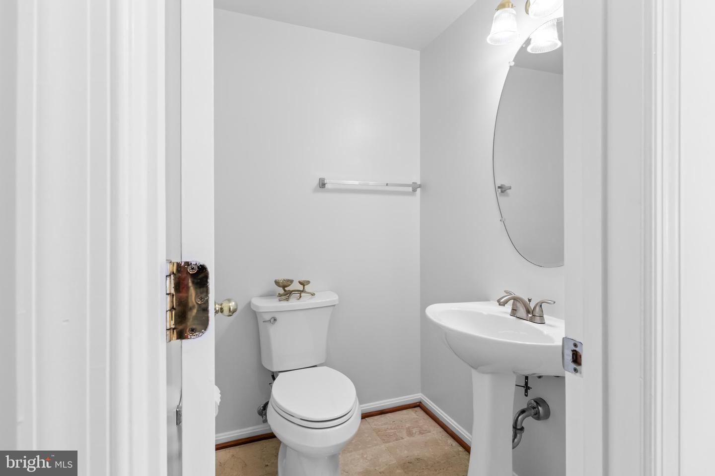 4081 FOUNTAINSIDE LN, FAIRFAX, Virginia 22030, 3 Bedrooms Bedrooms, ,2 BathroomsBathrooms,Residential,For sale,4081 FOUNTAINSIDE LN,VAFX2262922 MLS # VAFX2262922