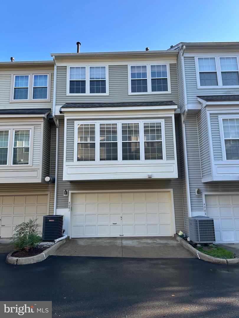 4081 FOUNTAINSIDE LN, FAIRFAX, Virginia 22030, 3 Bedrooms Bedrooms, ,2 BathroomsBathrooms,Residential,For sale,4081 FOUNTAINSIDE LN,VAFX2262922 MLS # VAFX2262922