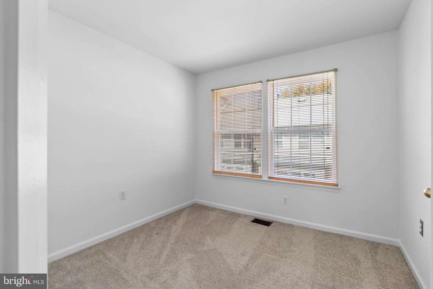 4081 FOUNTAINSIDE LN, FAIRFAX, Virginia 22030, 3 Bedrooms Bedrooms, ,2 BathroomsBathrooms,Residential,For sale,4081 FOUNTAINSIDE LN,VAFX2262922 MLS # VAFX2262922