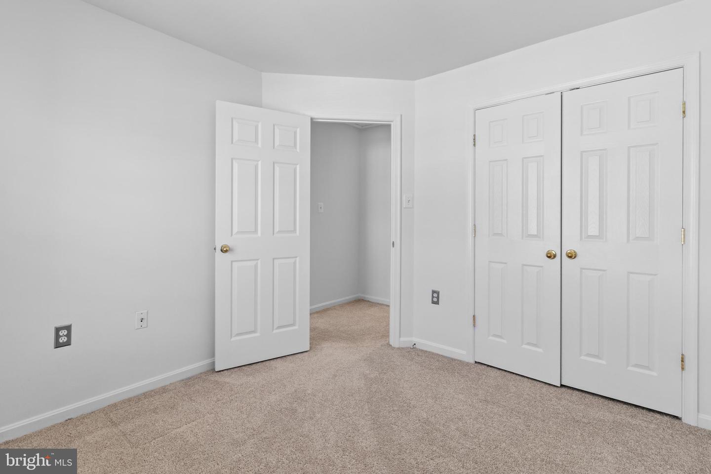 4081 FOUNTAINSIDE LN, FAIRFAX, Virginia 22030, 3 Bedrooms Bedrooms, ,2 BathroomsBathrooms,Residential,For sale,4081 FOUNTAINSIDE LN,VAFX2262922 MLS # VAFX2262922
